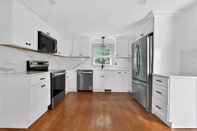 8 Bartlett St, Peabody, MA 01960 - Photo 7