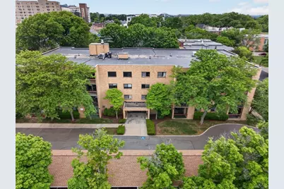 41 Centre St #106, Brookline, MA 02446 - Photo 17