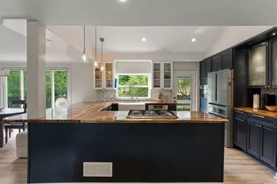 987 Pleasant St, Framingham, MA 01701 - Photo 9
