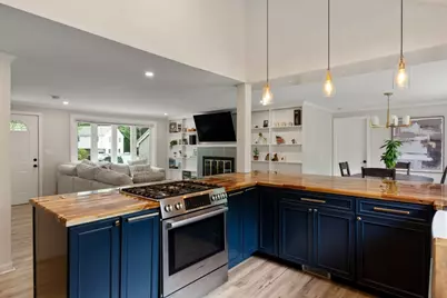 987 Pleasant St, Framingham, MA 01701 - Photo 3