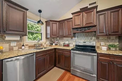 19 Jefferson St, Billerica, MA 01821 - Photo 5
