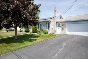 192 Calvin Ave, Somerset, MA 02726 - Photo 3
