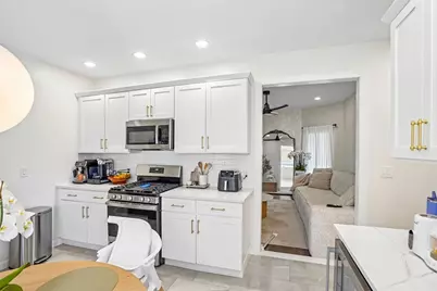 29 Harvey St, Everett, MA 02149 - Photo 9