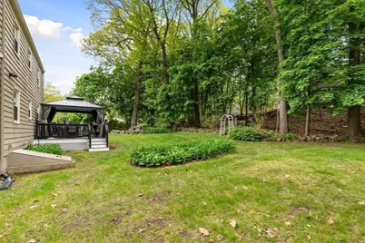 31 Hiawatha Rd, Woburn, MA 01801 - Photo 25