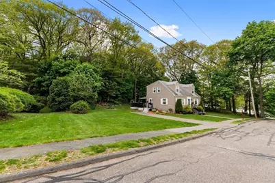 31 Hiawatha Rd, Woburn, MA 01801 - Photo 29