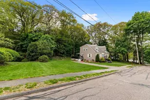 31 Hiawatha Rd, Woburn, MA 01801 - Photo 29