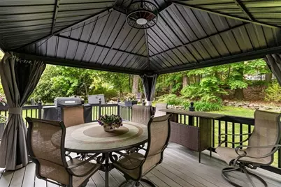31 Hiawatha Rd, Woburn, MA 01801 - Photo 27