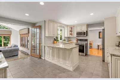 2 Garrison Ln, Southborough, MA 01772 - Photo 7