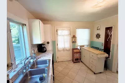 4 Pleasant St, Plainville, MA 02762 - Photo 7