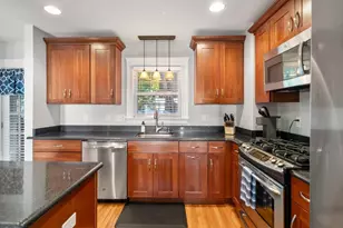 10 Barclay Rd, Boston, MA 02132 - Photo 11