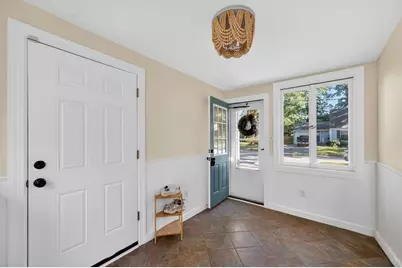 9 Milton Rd, Barrington, RI 02806 - Photo 5