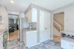 4105 Woodbridge Rd, Peabody, MA 01960 - Photo 5