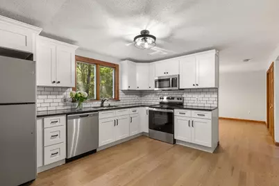 114 King Arthur Dr, Barnstable, MA 02601 - Photo 5