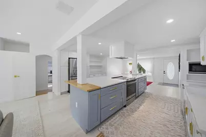 22 Priscilla Cir, Weymouth, MA 02188 - Photo 9