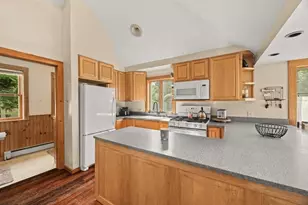 10 Great Neck Rd, Wareham, MA 02571 - Photo 7