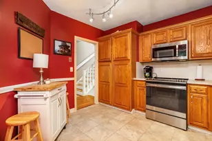 909 Ridgefield Cir, Clinton, MA 01510 - Photo 3