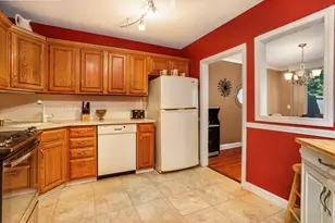909 Ridgefield Cir, Clinton, MA 01510 - Photo 5