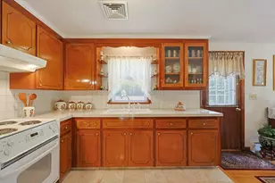 22 Fisher St, Attleboro, MA 02703 - Photo 5