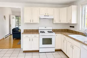 34 10th St S, Edgartown, MA 02539 - Photo 5