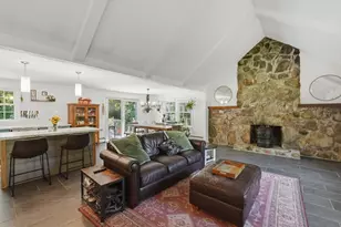 56 King St, Uxbridge, MA 01569 - Photo 3