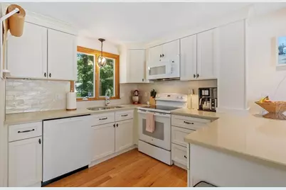 134 Avon St, Leominster, MA 01453 - Photo 9