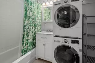 522 E 8th St, Boston, MA 02127 - Photo 7