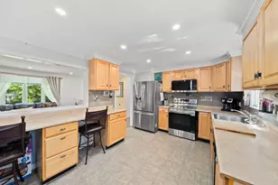 61 Chapel St, Pembroke, MA 02359 - Photo 7