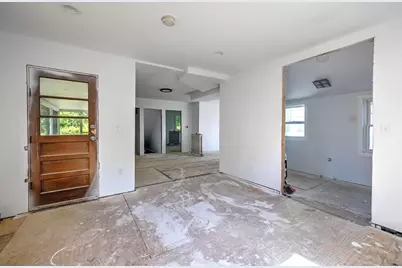 136 Quaboag St, Warren, MA 01083 - Photo 5
