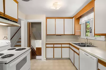 15 Pleasant St, Burlington, MA 01803 - Photo 5