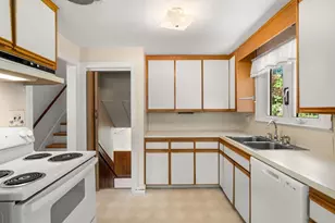 15 Pleasant St, Burlington, MA 01803 - Photo 5