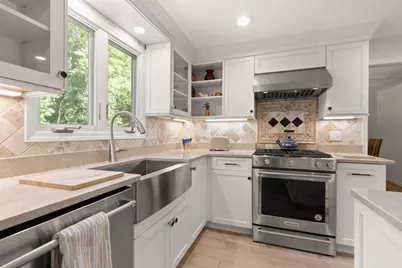 80 Hampton Rd, Sharon, MA 02067 - Photo 5
