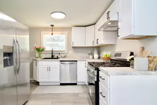69 Manhattan St, Springfield, MA 01109 - Photo 17
