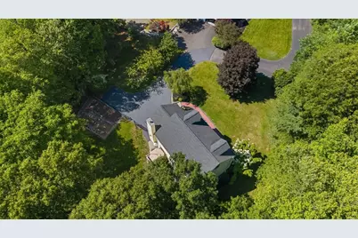 128 Memorial Dr, Shrewsbury, MA 01545 - Photo 9