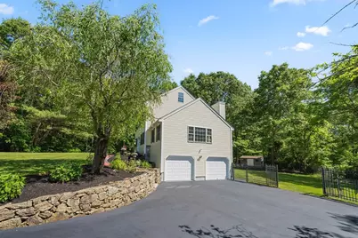 128 Memorial Dr, Shrewsbury, MA 01545 - Photo 3