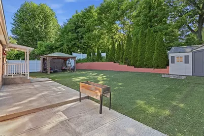 140 Ruskin St, Chicopee, MA 01020 - Photo 33