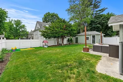 31 Sycamore St, Lowell, MA 01852 - Photo 33