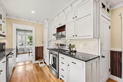 31 Sycamore St, Lowell, MA 01852 - Photo 15