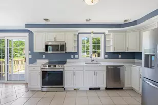 27 Charles Ave, Uxbridge, MA 01569 - Photo 5