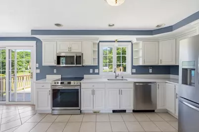 27 Charles Ave, Uxbridge, MA 01569 - Photo 5