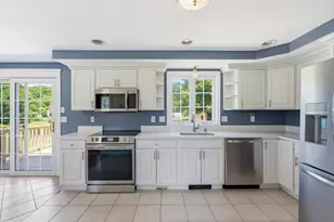 27 Charles Ave, Uxbridge, MA 01569 - Photo 5