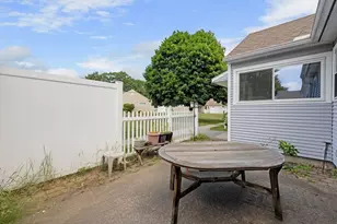 22 Fredette St, Chicopee, MA 01022 - Photo 19