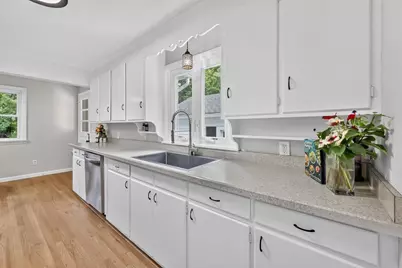 37 High St, East Longmeadow, MA 01028 - Photo 17