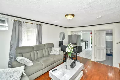452 Tecumseh St, Fall River, MA 02721 - Photo 3
