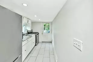452 Tecumseh St, Fall River, MA 02721 - Photo 7