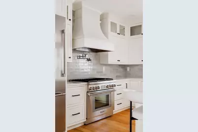 19 Cottage St, Lexington, MA 02420 - Photo 9