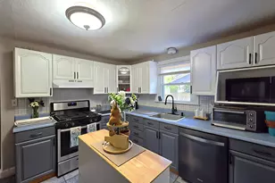 216 Plumtree Rd, Springfield, MA 01118 - Photo 7