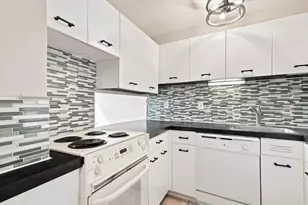 60 Babcock St, Brookline, MA 02446 - Photo 25