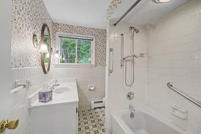 54 Portland St, Holyoke, MA 01040 - Photo 9