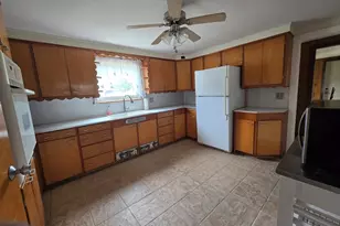 18 Grant St, Acushnet, MA 02743 - Photo 9