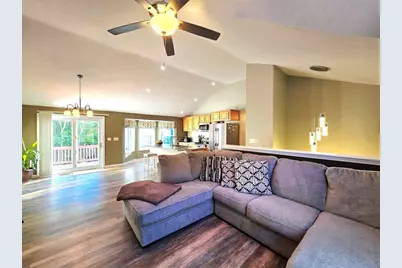 37 Moreland Green Dr, Worcester, MA 01609 - Photo 5